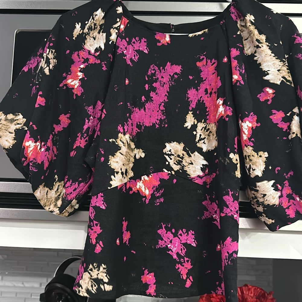 Vibrant pink 59% Linen, 49% Viscose Rayon Blouse